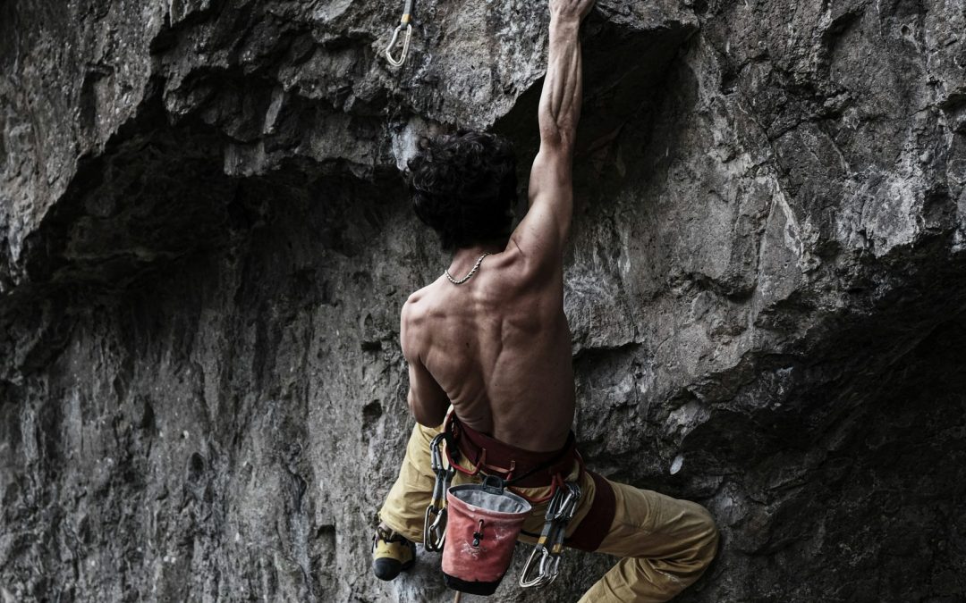 Blocchi o Falesia? Perché Entrambe le Discipline Sono Fondamentali